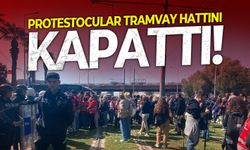 Protestocular tramvay hattını trafiğe kapattı !