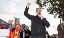 Tugay'dan mitingde sert mesajlar!   Vakıflar Genel Müdürü'ne yüklendi: "Nasıl da açık ettin kendini!