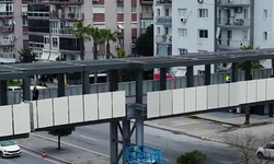 Büyükşehir paylaştı: Yeni Girne Yaya Üst Geçidi hizmete açıldı!