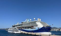 Bodrum’da turizm hareketliliği: Dev kruvaziyerler limana demirledi!