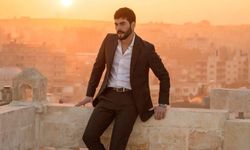 Akın Akınözü ve Ünlü Modacı Sevgilisi Gündem Oldu: İşte O Çok Konuşulan Fotoğraf!