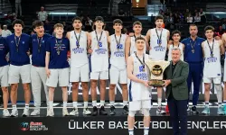 Aliağa Petkimspor'u yenen Anadolu Efes kupayı kaldırdı!