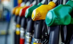 2 Mayıs 2026 akaryakıt fiyatları ne kadar oldu? Benzine, motorine ve mazota indirim veya zam var mı?