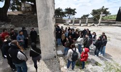 Üniversiteliler İzmir'in tarihi mirasını keşfetti!