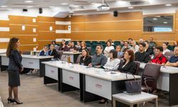 Bornova'da çevreci dönüşüm: Anaokulu öğrencilerinden ayakta alkışlanan defile
