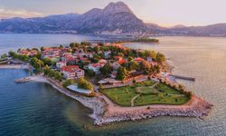 Bu göl gün batımında renk değiştiriyor: İzmir'e çok yakın