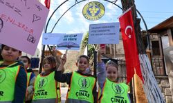 Bucalı minikler İlber Ortaylı Kütüphanesi’ni keşfetti: İlk kitap kartları cebe girdi