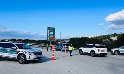 Çeşme gişelerinde durdurulan araçlardan 12 göçmen çıktı!