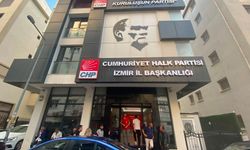 CHP İzmir'de ohal! Partililer akın akın il binasına geliyor!