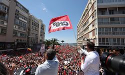 CHP'de bayramlaşma ayrılığı!  'Özel' için İzmir'den araç seferberliği!