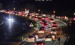 Dönüş yolu çilesi başladı! 21 ilin geçiş noktasında araç seli