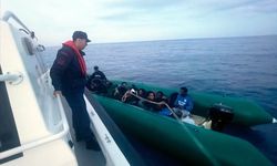 İzmir açıklarında göçmen operasyonu: Radarla yakalama, denizden kurtarma