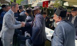 İzmir Bayındır'da bayram kucaklaşması: Protokol ve halk yan yana geldi