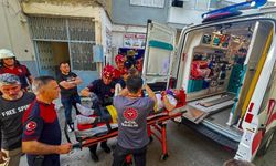 İzmir Buca'da apartman boşluğuna düşen vatandaşın yardımına itfaiye yetişti