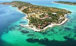 İzmir'in Maldivleri olarak anılan koy turkuaz suyuyla yaz rotasının başına yerleşti