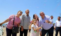 İzmir Menderes'te gökyüzü uçurtmayla kaplandı!