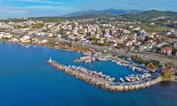 Urla İzmir'in neresinde, merkeze yakın mı?
