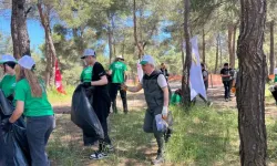 Gaziemir’de öğrencilerden orman nöbeti: Çöpler tek tek toplandı!