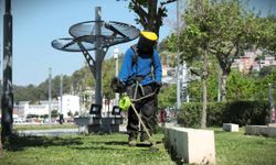 İzmir'de tatil öncesi hummalı mesai: Parkları baştan aşağı yenileniyor