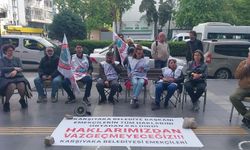 Karşıyaka Belediyesi'nde 'emek nöbeti' başladı! 'Haklarımızdan vazgeçmeyeceğiz' pankartı açıldı!