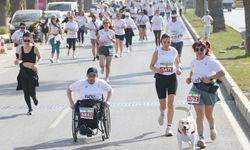 Karşıyaka'da bin 100 kişi birlikte koştu! 37. şampiyon belli oldu