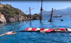 Marmaris'te faciaya kıl payı! 110 yolcusu olan tur teknesi battı