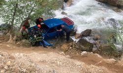 Karı kocayı ölüm bile ayıramadı... Cansız bedenleri dereden çıkarıldı