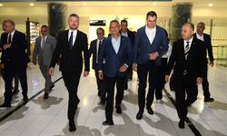 CHP lideri Özgür Özel İzmir'e ayak bastı!