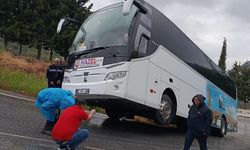 Selçuk Şirince'de korkutan anlar! Tur otobüsü şarampole kaydı!