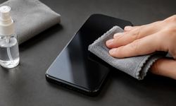 Telefon ekranındaki gizli tehlike: Çoğu kişi yanlış temizlik yapıyor