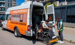 Telefonla başvurdu, hizmet kapısına geldi: Konak Belediyesi Engelsiz Servis’e tam puan