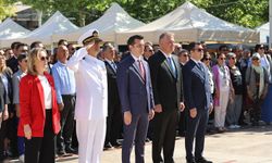 Urla bayram ruhunu gençleriyle yaşattı: Tangodan halk oyunlarına kutlama