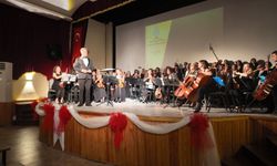 Maarif Orkestrası Foça’yı büyüledi! Dakikalarca alkışlandılar