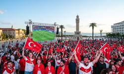 İzmir milli maç nerede izlenir? Türkiye-Avustralya maçı dev ekran kurulan yerler