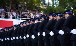 İzmir'de 376 polis adayı mezuniyet heyecanı yaşadı!
