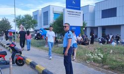 İzmir’de YKS Seferberliği! Geç kalan adayların yardımına zabıta koştu!