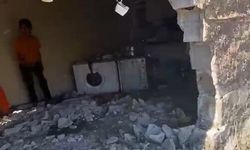 Kahvaltı sofrasında kabusu yaşadılar: Freni boşalan traktör eve daldı!