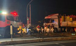 Aliağa'da zincirleme kaza! Bir TIR, dört araç birbirine girdi
