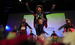 Bayraklı'da emekler sahneye taşındı!