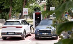 Bayraklı'da elektrikli araçlara yeni şarj ağı! 10 farklı noktada 20 ünite hazır