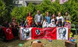 Bornova'da kuşaklar buluştu! Miniklerin gösterisiyle çınarlar, neşe doldu