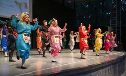 Farklı kültürler Bornova'da aynı sahnede buluştu!