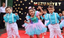Buca’nın minikleri mezun oldu, kep fırlattı!