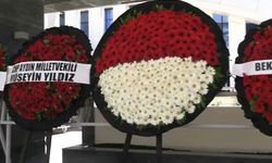 Kılıçdaroğlu'nun katıldığı cenazede dikkat çeken anlar: Özgür Özel'in ismi çelenkten söküldü!