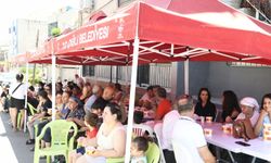 Çiğli Belediyesi ilçenin dört bir yanında aşure dağıttı