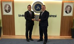 İzmir Demokrasi Üniversitesi'nde akademik buluşma: Osmanlı tarihine ışık tutan eser tanıtıldı