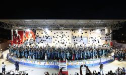Dokuz Eylül Üniversitesi İzmir Meslek Yüksekokulu’nda mezuniyet coşkusu