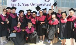 Ege Üniversitesi'nde 3. Yaş Üniversitesi 9. dönem mezuniyeti coşkusu!