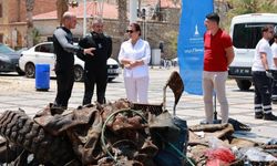 Foça'da büyük temizlik: Tonlarca atık su yüzüne çıkarıldı