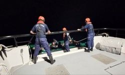 İzmir açıklarında peş peşe operasyon! Düzensiz göçmenler yakalandı